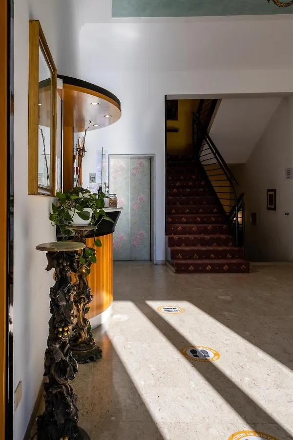 Esedra Hotel Rimini 3*,