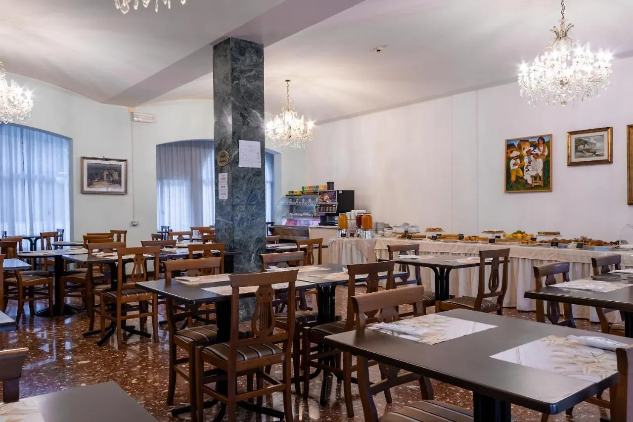 Esedra Hotel Rimini 3*,