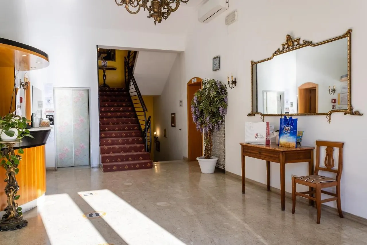 Esedra Hotel Rimini 3*,